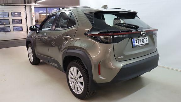 Käytetty Toyota Yaris Cross Active 114 HP (83 kW) 2025 Ruskea (beige) Katumaasturi