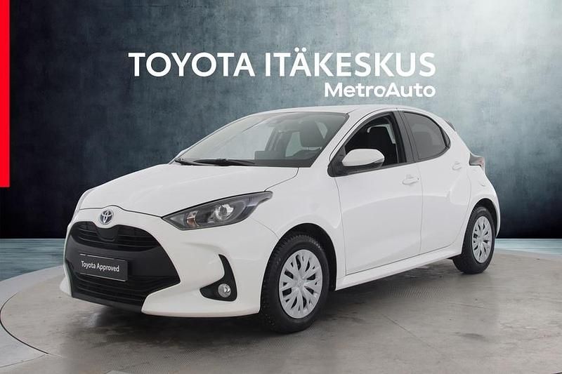 Valkoinen Käytetty 2023 Toyota Yaris Hybrid Active Viistoperä | 21 990 € (Perustarjous) - Kuva 1/4