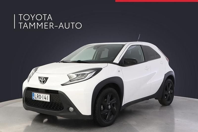 040 Käytetty 2022 Toyota Aygo X Multidrive S Katumaasturi | 13 980 € (Perustarjous) - Kuva 1/3