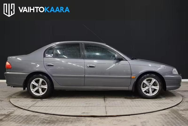 Käytetty Toyota Avensis Sol 200 HP (147 kW) 2002 Sedan
