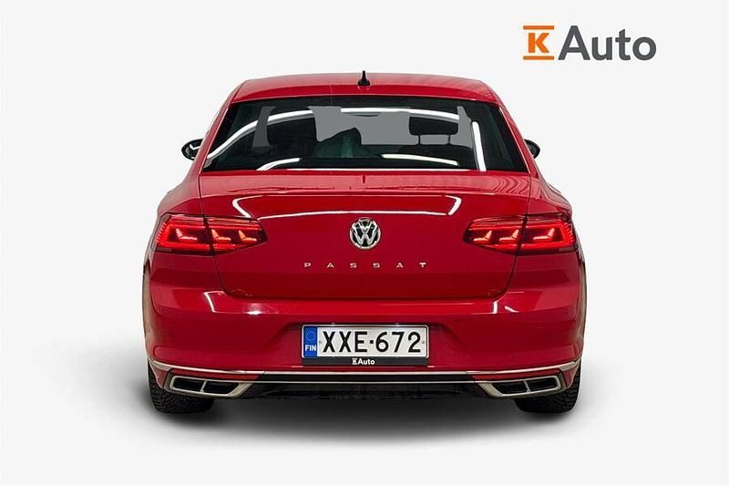 Käytetty VW Passat R-line 150 HP (110 kW) 2020 Punainen Sedan