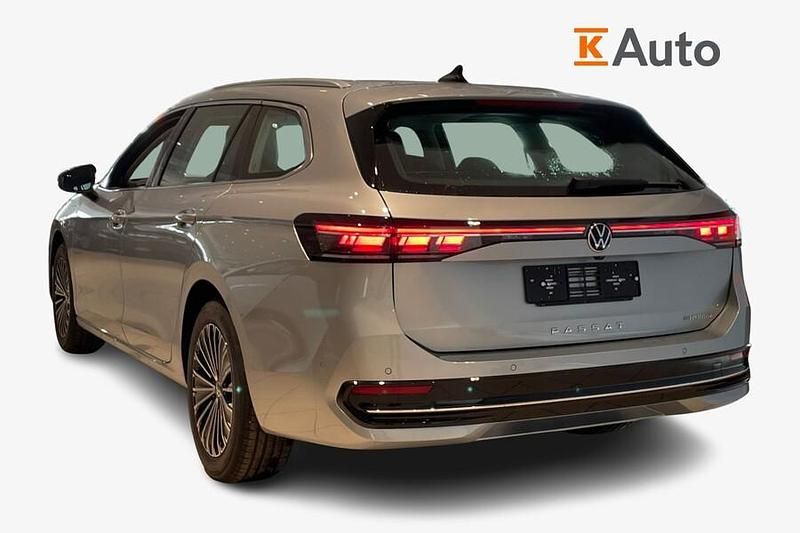 Käytetty VW Passat Business 272 HP (200 kW) 2024 Harmaa Farmari