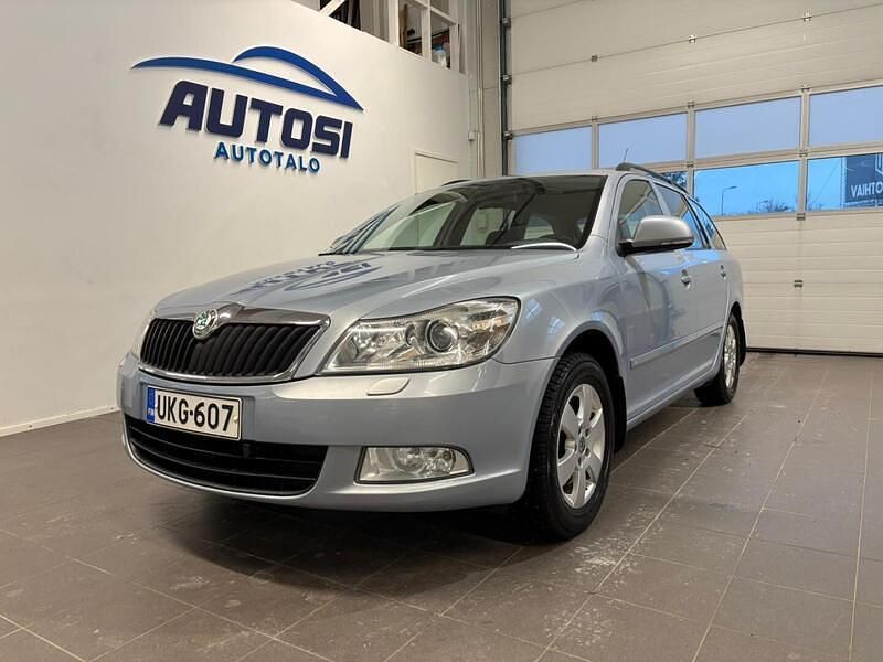 Käytetty Skoda Octavia Elegance 160 HP (117 kW) 2011 Sininen Farmari