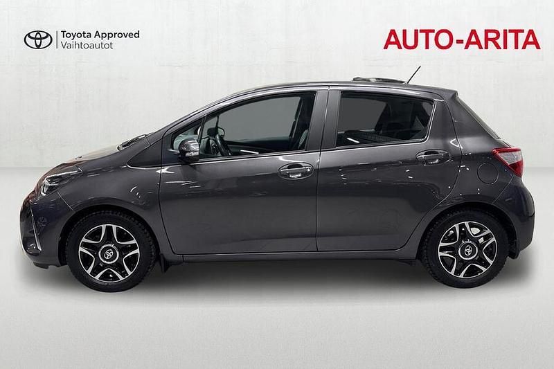 Käytetty Toyota Yaris Multidrive S 112 HP (82 kW) 2017 Harmaa Viistoperä