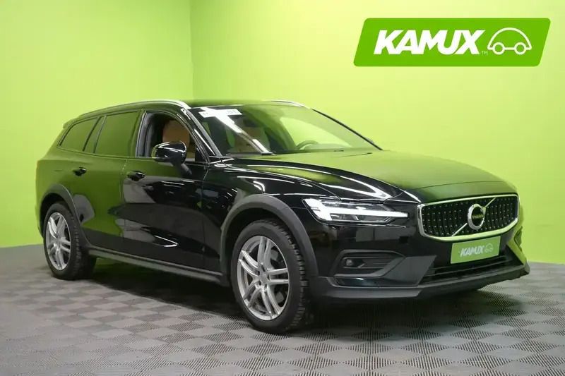 Musta Käytetty 2020 Volvo V60 CC Pro Farmari | 31 840 € (Perustarjous) - Kuva 1/4