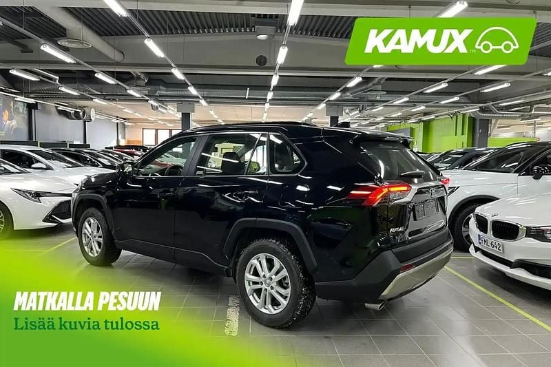 Käytetty Toyota RAV4 Hybrid Comfort 178 HP (130 kW) 2024 Musta Katumaasturi
