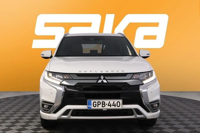Käytetty Mitsubishi Outlander P-HEV Instyle 224 HP (164 kW) 2019 Katumaasturi