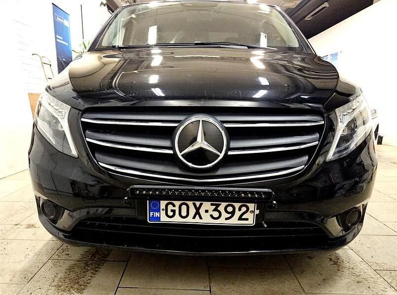 Käytetty Mercedes Vito Edition 163 HP (119 kW) 2022 Musta Van