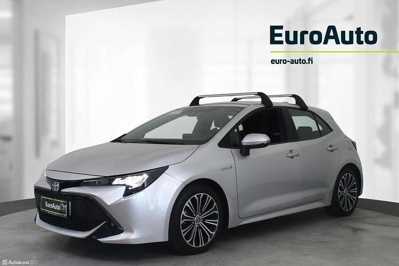 Käytetty Toyota Corolla Style 98 HP (72 kW) 2021 Hopea Viistoperä