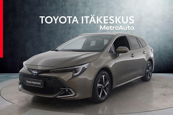 Ruskea (beige) Käytetty 2023 Toyota Corolla Edition Farmari | 29 290 € (Perustarjous) - Kuva 1/4