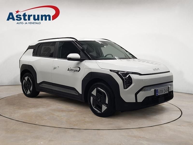 Valkoinen Käytetty 2025 Kia EV3 Premium Katumaasturi | 44 790 € (Hieman kallis) - Kuva 1/4