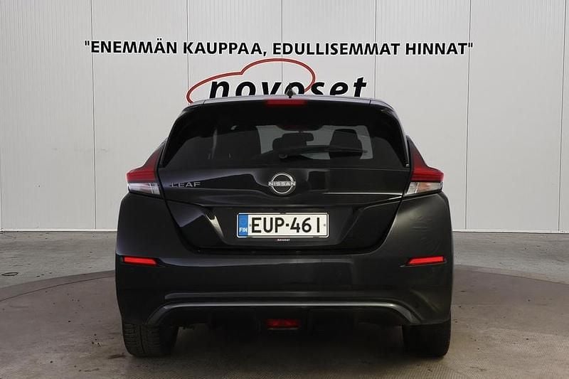 Käytetty Nissan Leaf N-Connecta 2023 Musta Viistoperä