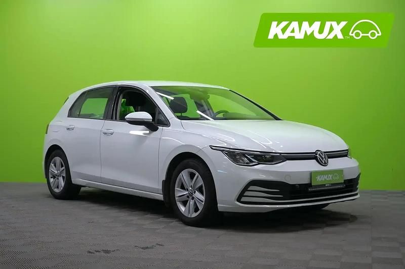 Käytetty VW Golf VIII Comfortline 131 HP (96 kW) 2023 Valkoinen Sedan