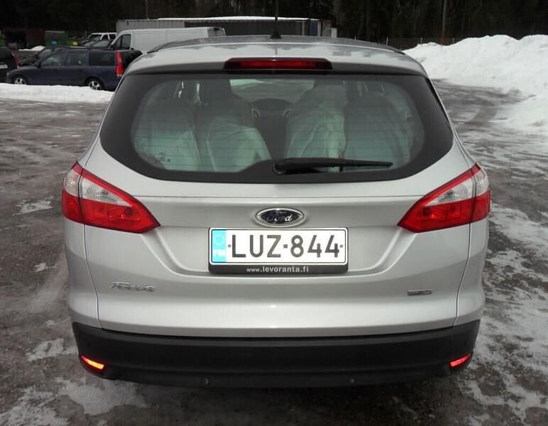 Käytetty Ford Focus Trend 125 HP (91 kW) 2013 Harmaa Farmari