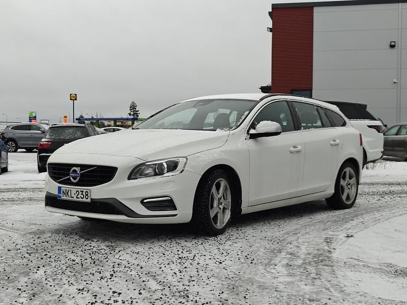 Käytetty Volvo V60 Business Edition 190 HP (139 kW) 2017 Valkoinen Farmari