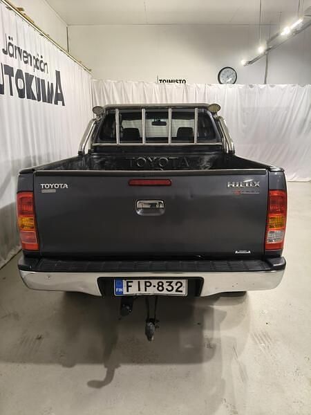 Käytetty Toyota HiLux 120 HP (88 kW) 2008 Harmaa Nouto
