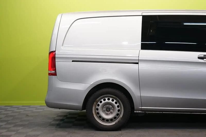 Käytetty Mercedes Vito 136 HP (100 kW) 2019 Hopea / harmaa Van