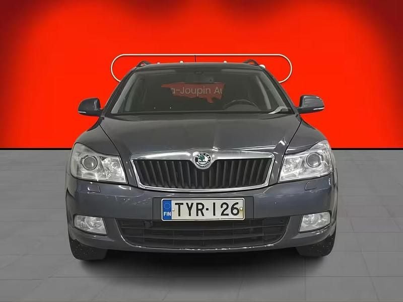 Käytetty Skoda Octavia Ambition 158 HP (116 kW) 2011 Punainen Farmari