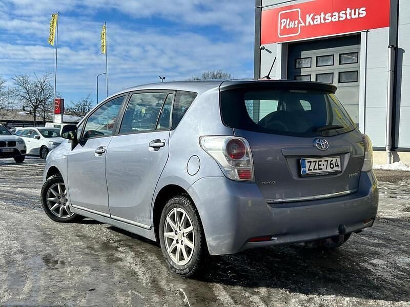 Käytetty Toyota Verso Multidrive S 147 HP (108 kW) 2011 Tila-auto