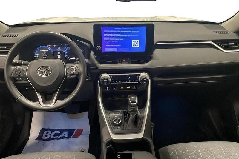 Käytetty Toyota RAV4 Hybrid Active 178 HP (130 kW) 2023 Katumaasturi