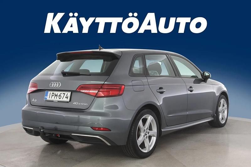 Käytetty Audi A3 Sportback e-tron Business 150 HP (110 kW) 2020 Monsungrau metallic Viistoperä