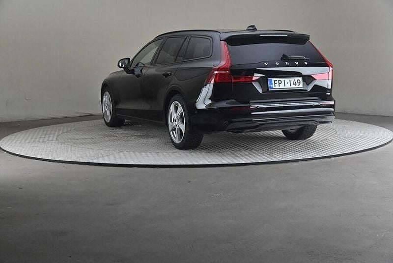 Käytetty Volvo V60 Business Edition 197 HP (144 kW) 2022 Farmari