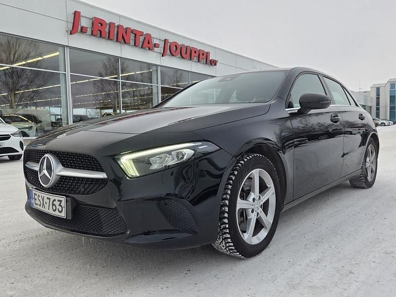 Käytetty Mercedes A250 Business 160 HP (117 kW) 2021 Musta Viistoperä