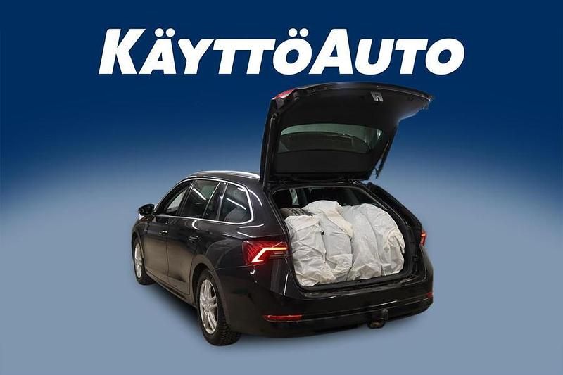 Käytetty Skoda Octavia Style 150 HP (110 kW) 2021 Musta Farmari