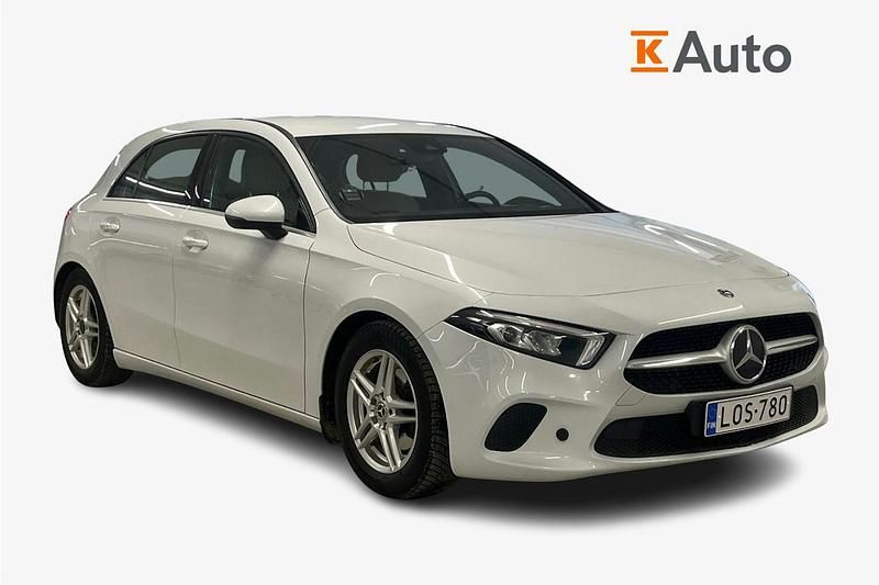 Käytetty Mercedes A180 Business 136 HP (100 kW) 2019 Valkoinen Viistoperä