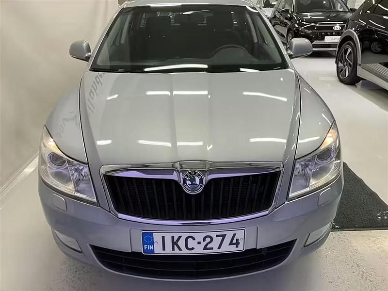 Käytetty Skoda Octavia Style 204 HP (150 kW) 2011 Harmaa Farmari