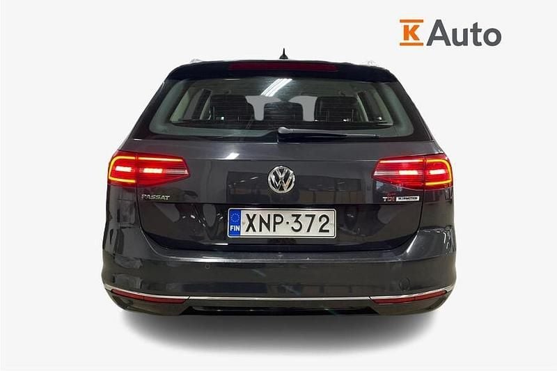 Käytetty VW Passat Highline 120 HP (88 kW) 2016 Harmaa Farmari