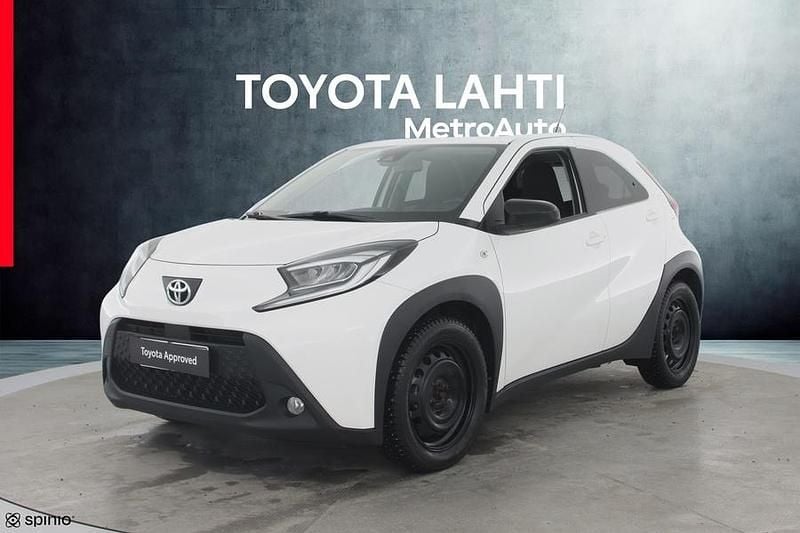 Valkoinen Käytetty 2022 Toyota Aygo X Multidrive S Katumaasturi | 13 890 € (Perustarjous) - Kuva 1/4