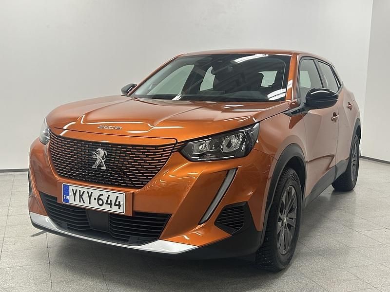 Käytetty Peugeot e-2008 Active 100 kW (136 HP) 2022 Katumaasturi