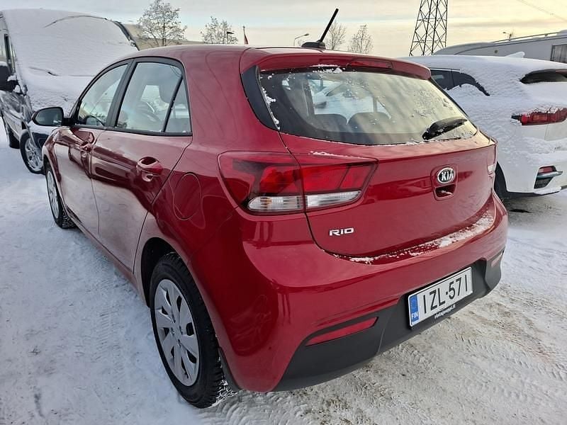 Käytetty Kia Rio LX 101 HP (74 kW) 2021 Punainen Viistoperä