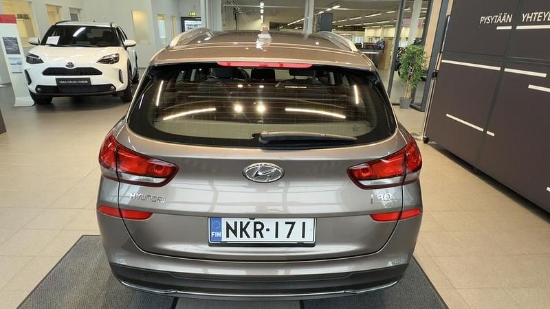 Käytetty Hyundai i30 Comfort 120 HP (88 kW) 2021 Ruskea (beige) Farmari