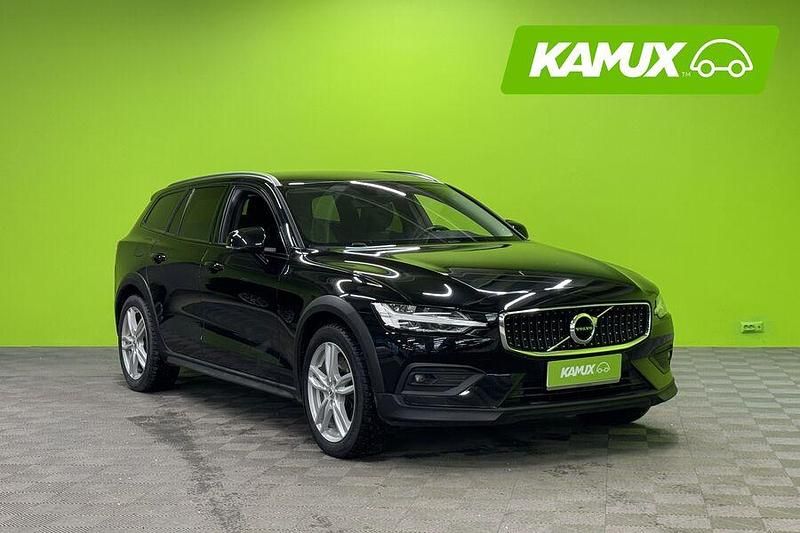Käytetty 2020 Volvo V60 CC Farmari | 37 990 € (Hieman kallis) - Kuva 1/3