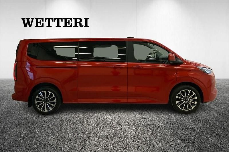 Uusi Ford Tourneo Titanium X 160 kW (218 HP) 2025 Punainen Tila-auto