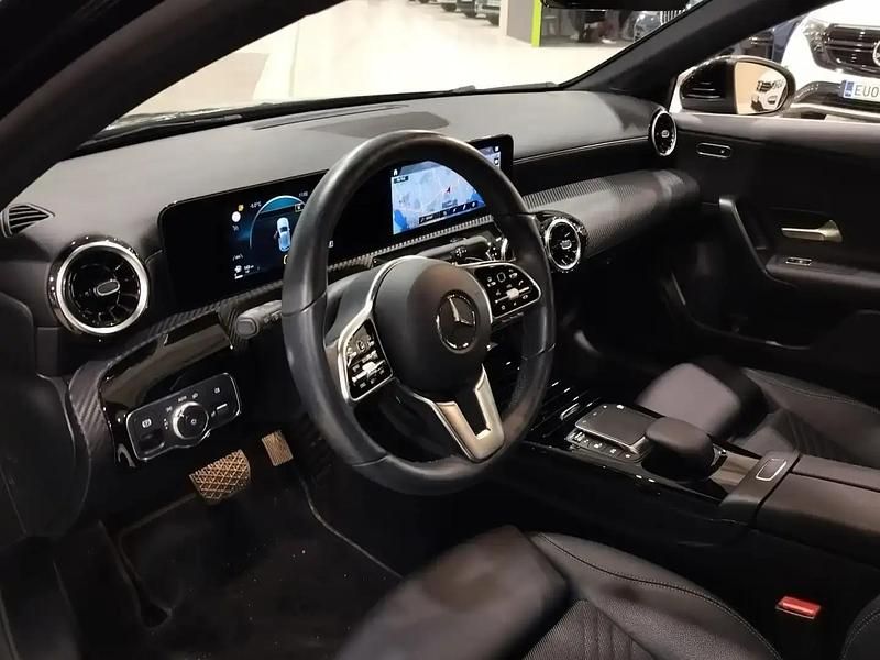 Käytetty Mercedes A180 Business 136 HP (100 kW) 2021 Musta Sedan