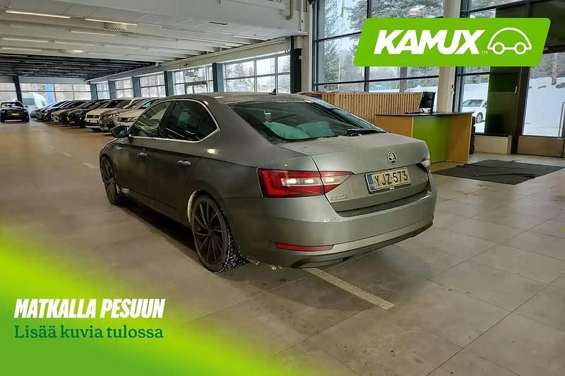 Käytetty Skoda Superb Business Line 150 HP (110 kW) 2018 Hopea / harmaa Sedan