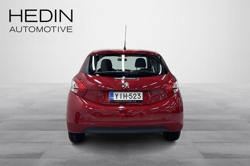 Käytetty Peugeot 208 Active 82 HP (60 kW) 2013 Punainen Viistoperä