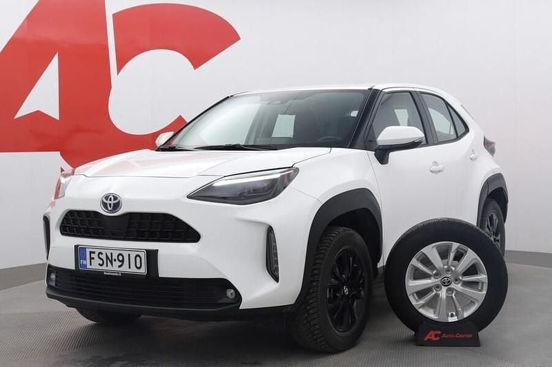 Käytetty Toyota Yaris Cross Active 116 HP (85 kW) 2022 Valkoinen Katumaasturi