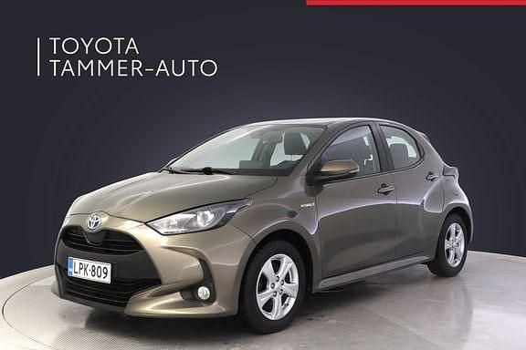 Ruskea (beige) Käytetty 2020 Toyota Yaris Active Viistoperä | 17 880 € (Perustarjous) - Kuva 1/4