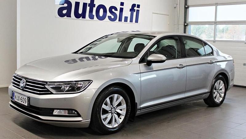 Harmaa Käytetty 2016 VW Passat Trendline Sedan | 9 690 € (Hieman kallis) - Kuva 1/4