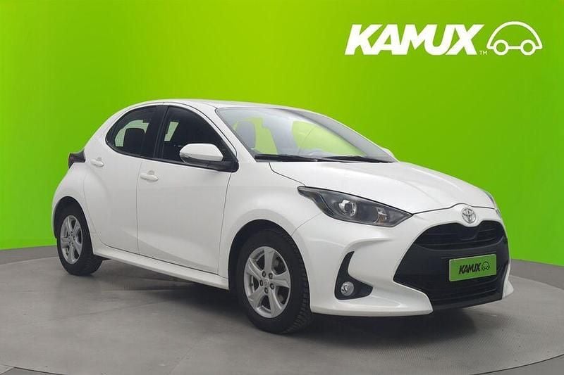 Valkoinen Käytetty 2021 Toyota Yaris Active Viistoperä | 17 870 € (Perustarjous) - Kuva 1/3