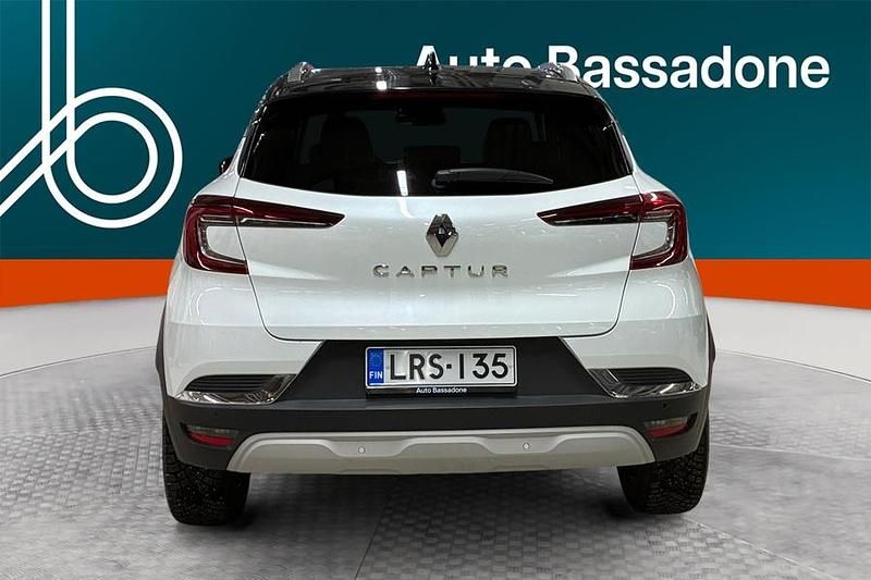 Käytetty Renault Captur Intens 140 HP (102 kW) 2022 Katumaasturi