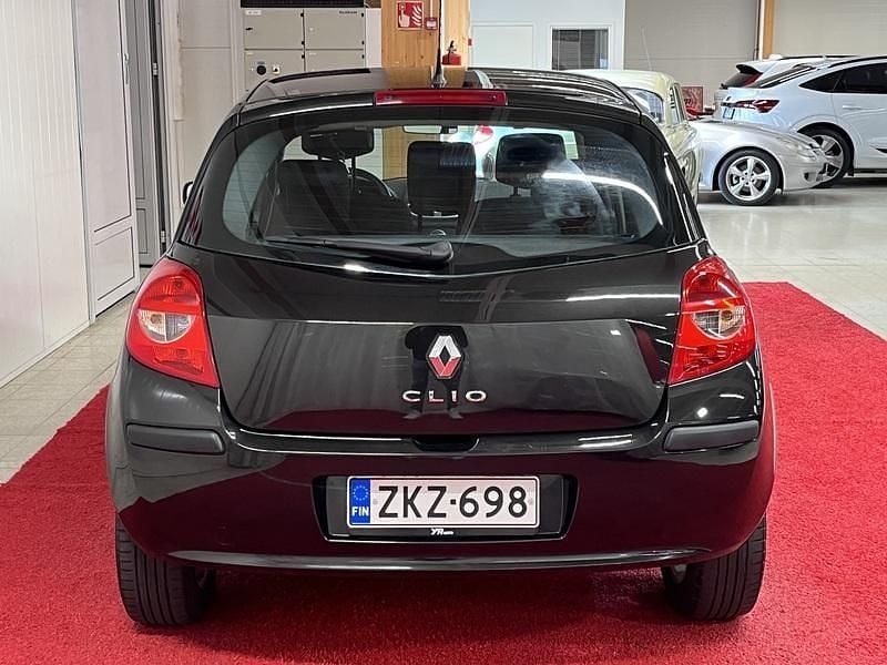 Käytetty Renault Clio III Dynamique 101 HP (74 kW) 2008 Viistoperä