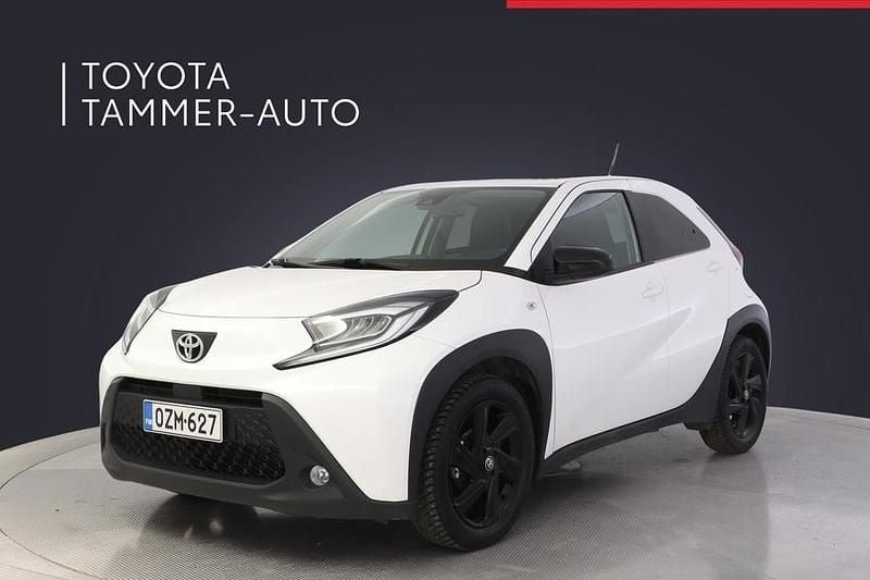 Valkoinen Käytetty 2022 Toyota Aygo X Edition Katumaasturi | 14 880 € (Perustarjous) - Kuva 1/3