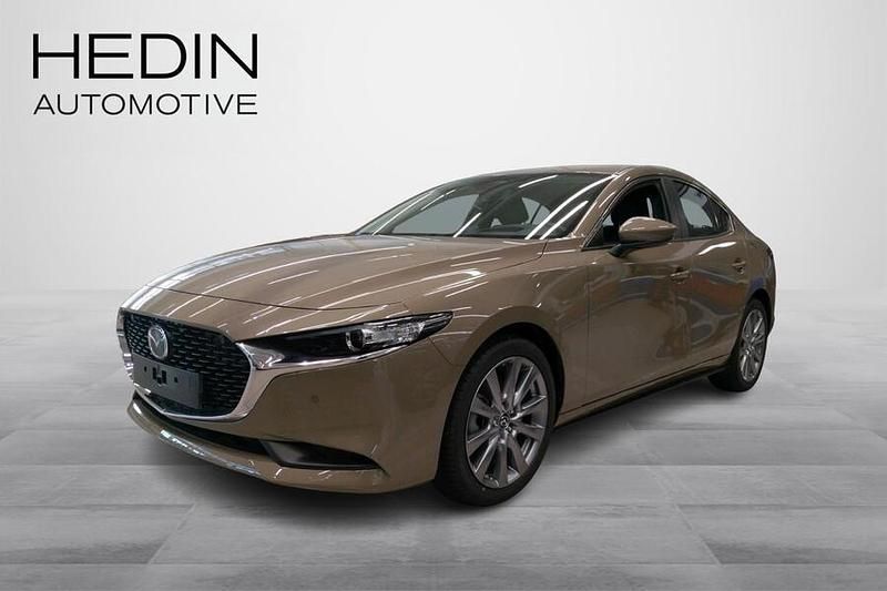Keltainen Uusi 2025 Mazda 3 Center-Line Sedan | 35 989 € (Hieman kallis) - Kuva 1/4