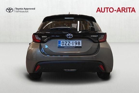 Käytetty Toyota Yaris Active 114 HP (83 kW) 2023 Ruskea (beige) Viistoperä