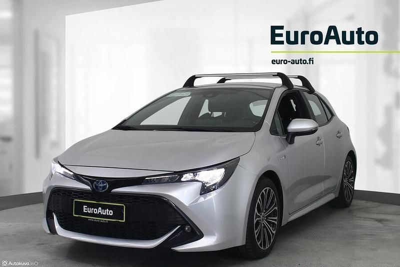 Käytetty Toyota Corolla Style 98 HP (72 kW) 2021 Hopea Viistoperä